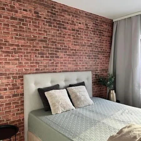 Juuri Valmistunut Kaksio Upealla Logomon Alueella. Daire Turku