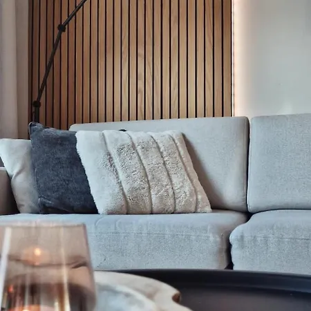 Juuri Valmistunut Kaksio Upealla Logomon Alueella.